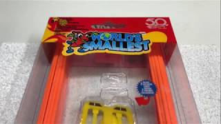 HOT WHEELS ''WORLD'S SMALLEST'' DRAG RACE ACTION SET  DIECAST COLLECTIBLE