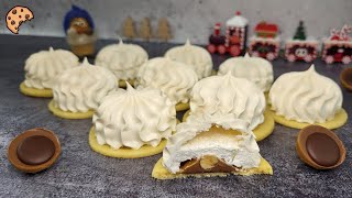 Meringue cookies for Christmas with a surprise in the inside  *Bea's Bites*