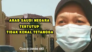 Suasana perumahan di arab sepi  rumah di kelilingi tembok tidak kenal tetangga