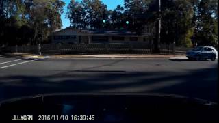 FL driver 877 RNQ runs red light