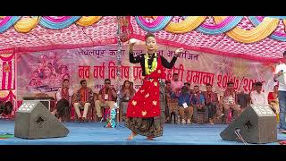 को हुन यी राम्री नानीको नाच ? din dinai bhetnalai aaudina | nachideu fanakai ghumera | Nepali Dance.