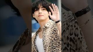 Taehyung at the airport ✈️|Here4Kpop|#trending #shorts #viral #bts #taehyung #parisfashionweek2022