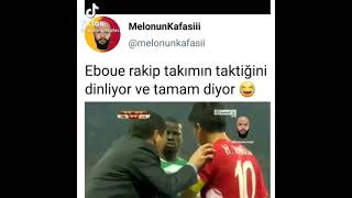 Eboue rakip takımın taktiğini dinliyor ve tamam diyor komik 😂😂