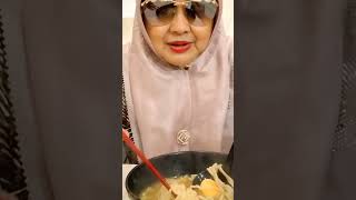 makan ramen komplit mantab