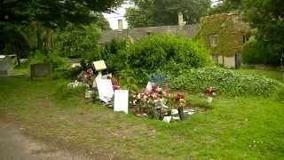 A Walk To Robin Gibb's Grave