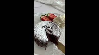 Lava cake with chocolate and powdered sugar