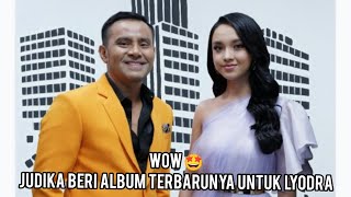 Wahh😃, Judika berikan CD Album terbarunya untuk Lyodra