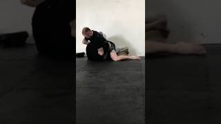 MMA Fighter Taps out Novice in 30 seconds #shorts #mmafighter