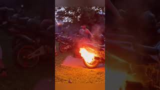 Ganz schön heiß 🔥 #fun #funny #bikelife #bikeride #suzuki #gsxr #sound #exhaust #flames #bikestunt