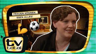 Julia Möhn beweist: Frauen verstehen sehr viel von Fußball!