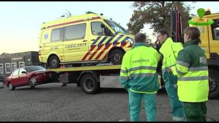 Ambulance betrokken bij ongeluk kruising Gabriël Metsulaan Eindhoven