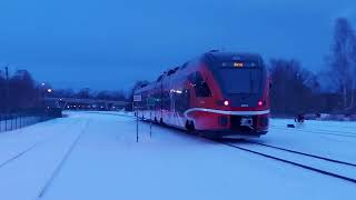 Stadler Flirt DMU 2315 leaving Jõhvi station / Штадлер дизель-поезд 2315 отправляется со ст. Йыхви