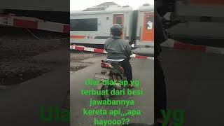 lagi enak jalan ada yg lewat