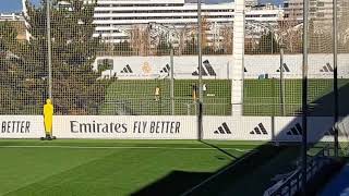 🚨 | Arda Güller trains on the field alone.