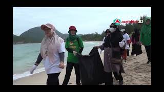 Aksi 1 Jam Memungut Sampah di Kawasan Wisata Pantai Lampuuk Aceh Besar