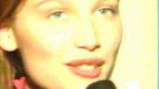 Laetitia Casta - Cantando