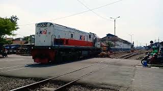 (Part 2)Langsiran Loko CC 201 83 01 di Stasiun Semarang Poncol