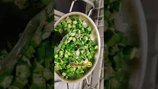 kya bnaya hai 😂#funny #recipe #ytviral #ytshortsindia #trending #roti #bhindi #kichentools