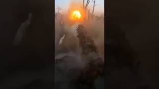 #trending #youtubeshorts #youtube 🔥This footage shows a T-90 firing directly at Ukrainian militants