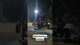 melestarikan budaya