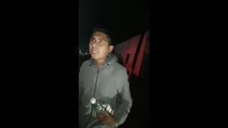 Perito de  la CDMX amenaza con golpera a joven y rocía thinner en su auto.