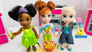 Elsa, Tianna & Anna toddlers COOKING TIME ! - fun - food - mini verse - create !