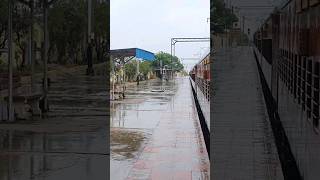 #durontoexpress #monsoon #indianrailways #viral #yt #shortsvideo #shortsfeed #shorts #train #raining