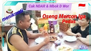 OSENG MERCON IGA PEDAS,Cak NDAR & Mbok D Wor  menikmati 🍵..