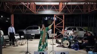 La Hermana Yamila Marrero Cantando La Alabanza “Me Voy Para El Cielo”