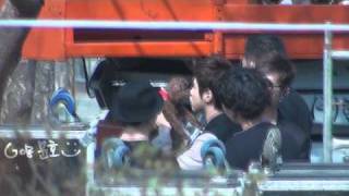 [Fancam] 110414 stalking Yunho with a dog [GoYoonho]