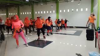 Zumba Class Dresscode Orange..Instruktur Zin Yusran Makassar.