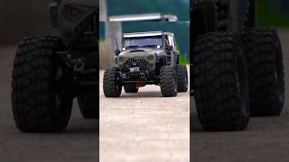 Axial SCX 10 II wobbles #rc #crawler #wiggle #like #viral