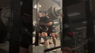 640 free squat on a bow bar