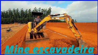 Mine escavadeira 303 caterpillar em operação...