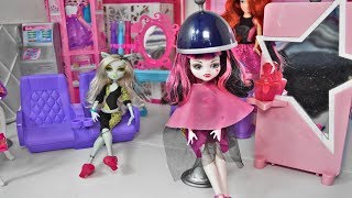 Monster High Draculaura Hair Style Salon - play dolls hair wash, hair curl in Barbie salon shop