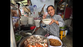 Trùm gỏi sen, gỏi đu đủ vỉa hè Sài Gòn hốt bạc nhờ hành phi giòn rụm