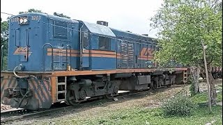 Trem vazio da VLI passando no centro de Catu Bahia.