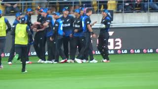 *Crowd View* Daniel Vettori ONE HANDED SCREAMER vs West Indies