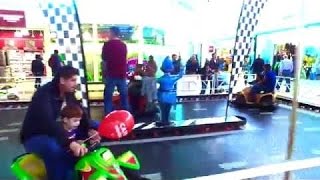 Little Boy driving Mini Quads/Toy Race/Kids Play / Carerra de carros