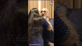 divya sridhar giving kiss to kriss venugopal after he sung | divya sreedhar | kriss venugopal