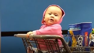 Le shopping est toujours une bonne idée! - Le plus mignon bébé drôle échoue