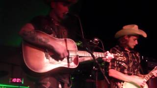 Hank III performs Don't ya wanna