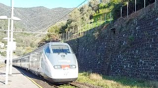 Come un razzo, intercity in transito alla stazione di Moneglia