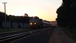 Trem de passageiros da EFVM em Baixo Guandu