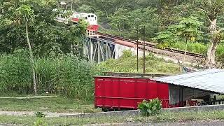 kereta api Indonesia lewat jembatan karangkates