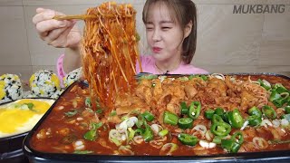 титр) BRAISED CHICKEN FEET IN SPICY SAUCE HOT PEPPER GLASS NOODLES CHEESE REAL SOUND ASMR MUKBANG