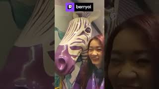 New purple friend in Las Vegas | berryoi on #Twitch #twitchclips #trip #solotraveling #lasvegas