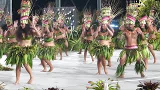 Danses en costumes de végétaux à Raiatea