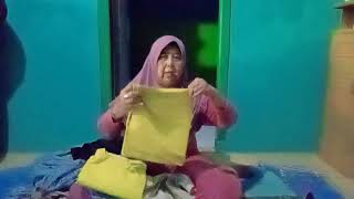 alhamdulillaah dapat hadiah mukena buat hari raya idul fitri dan langsung digosok dulu