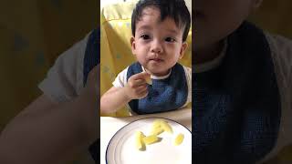 Eating kiwi fruit for snack || Nahirapan kumuha ☺️#shorts #familyvlog #japanesefilipinofamily